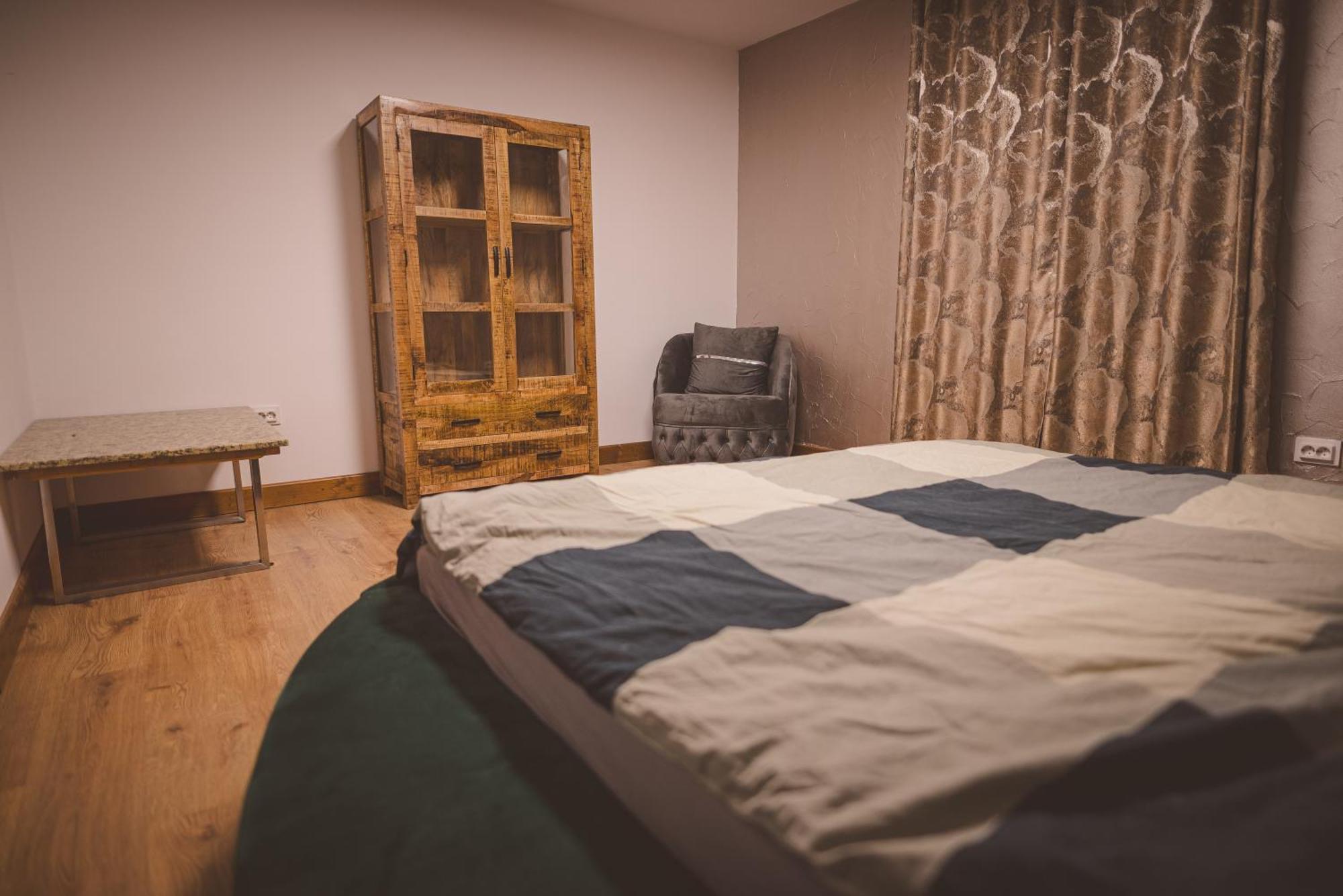 Madison Lake Villa Balotesti Kültér fotó