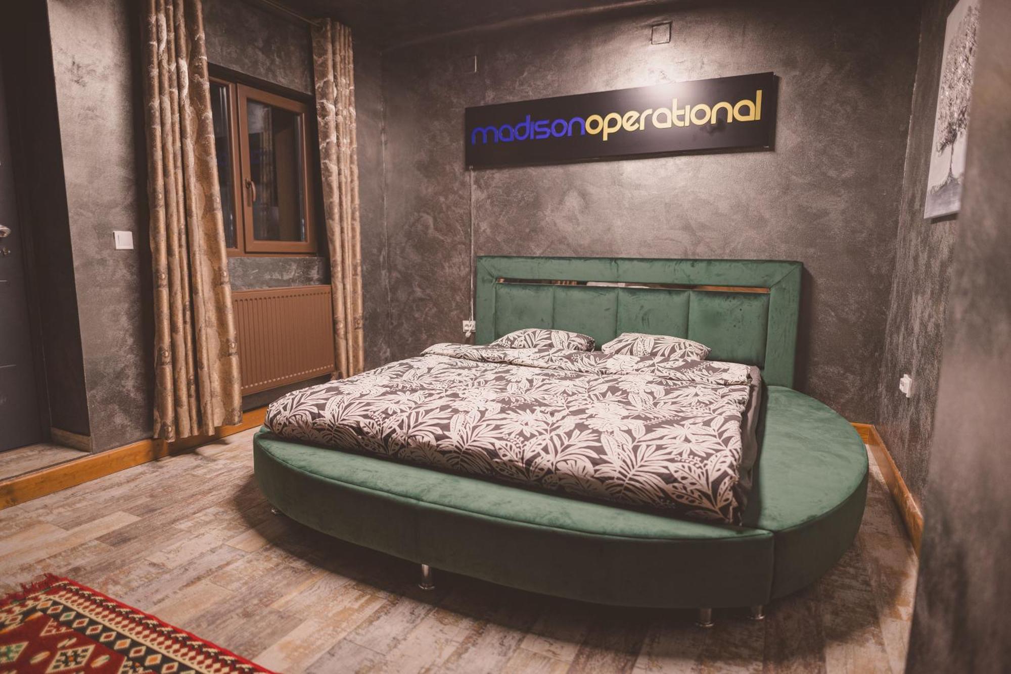 Madison Lake Villa Balotesti Kültér fotó