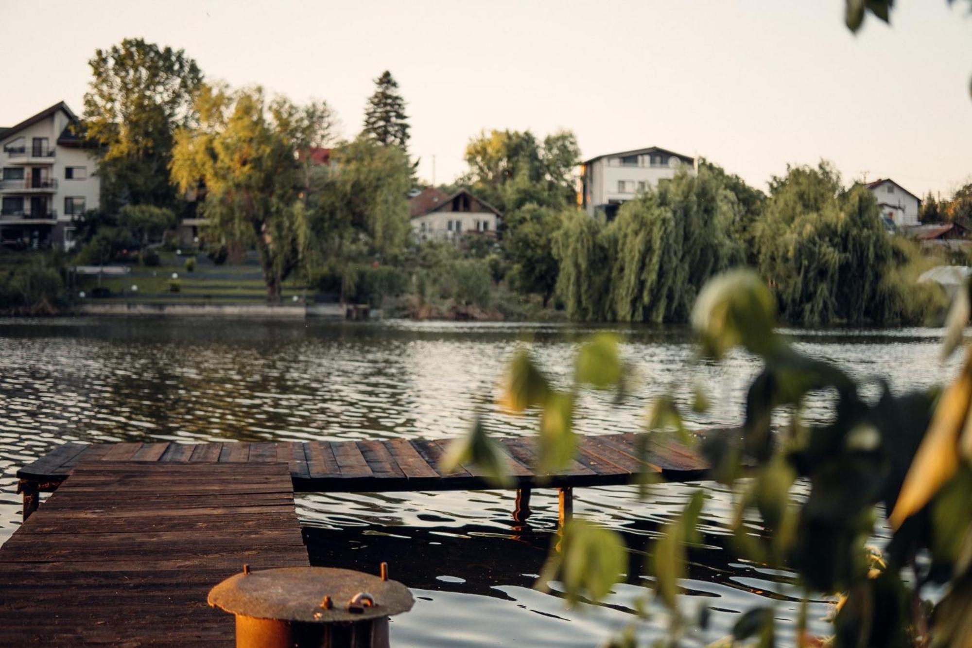 Madison Lake Villa Balotesti Kültér fotó