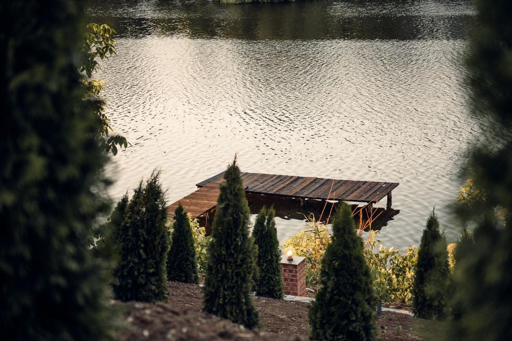 Madison Lake Villa Balotesti Kültér fotó