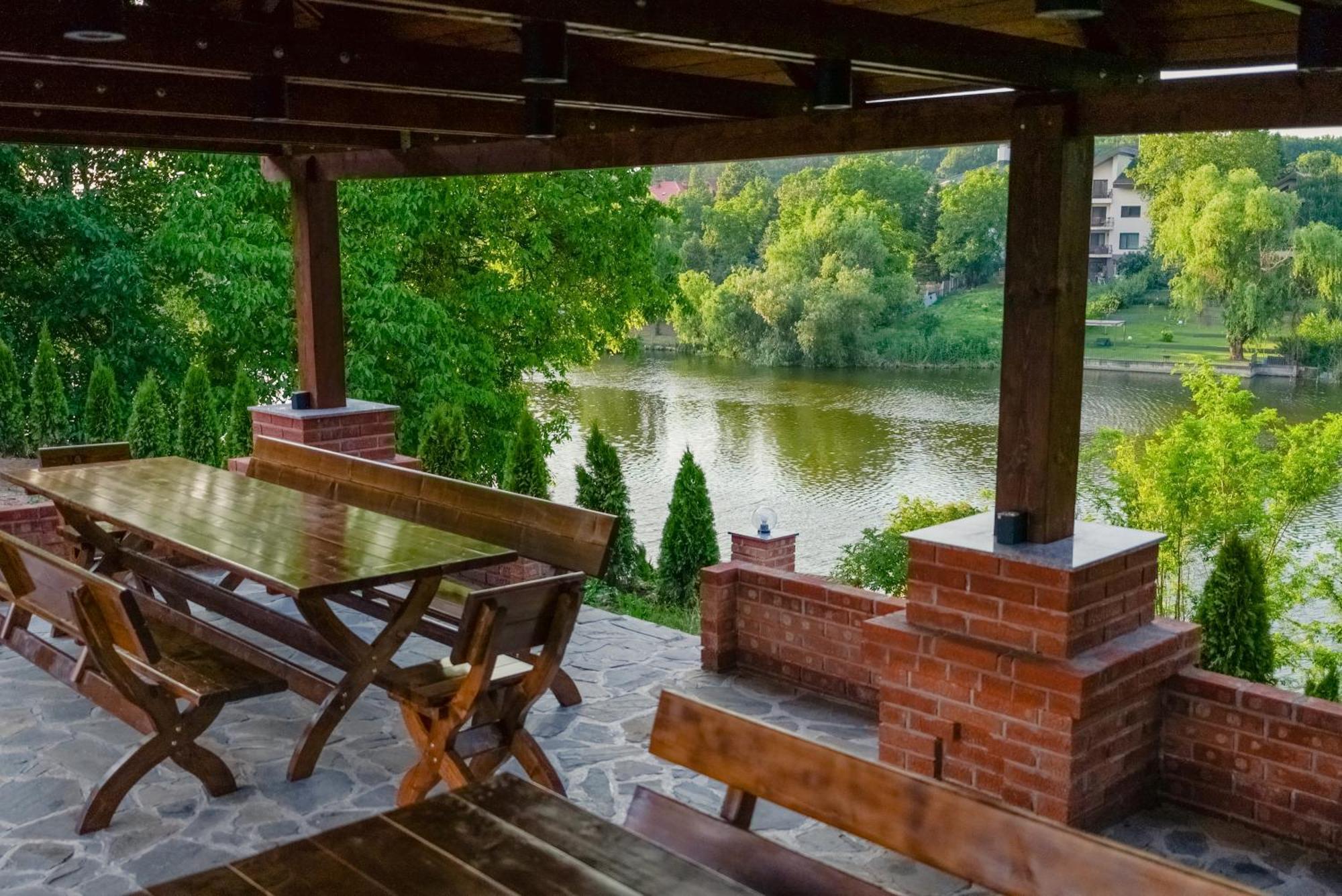 Madison Lake Villa Balotesti Kültér fotó