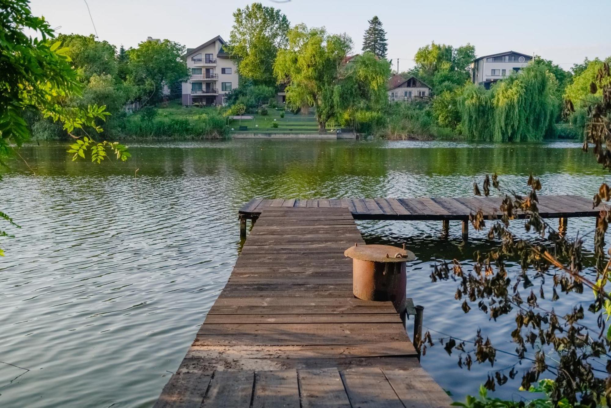 Madison Lake Villa Balotesti Kültér fotó