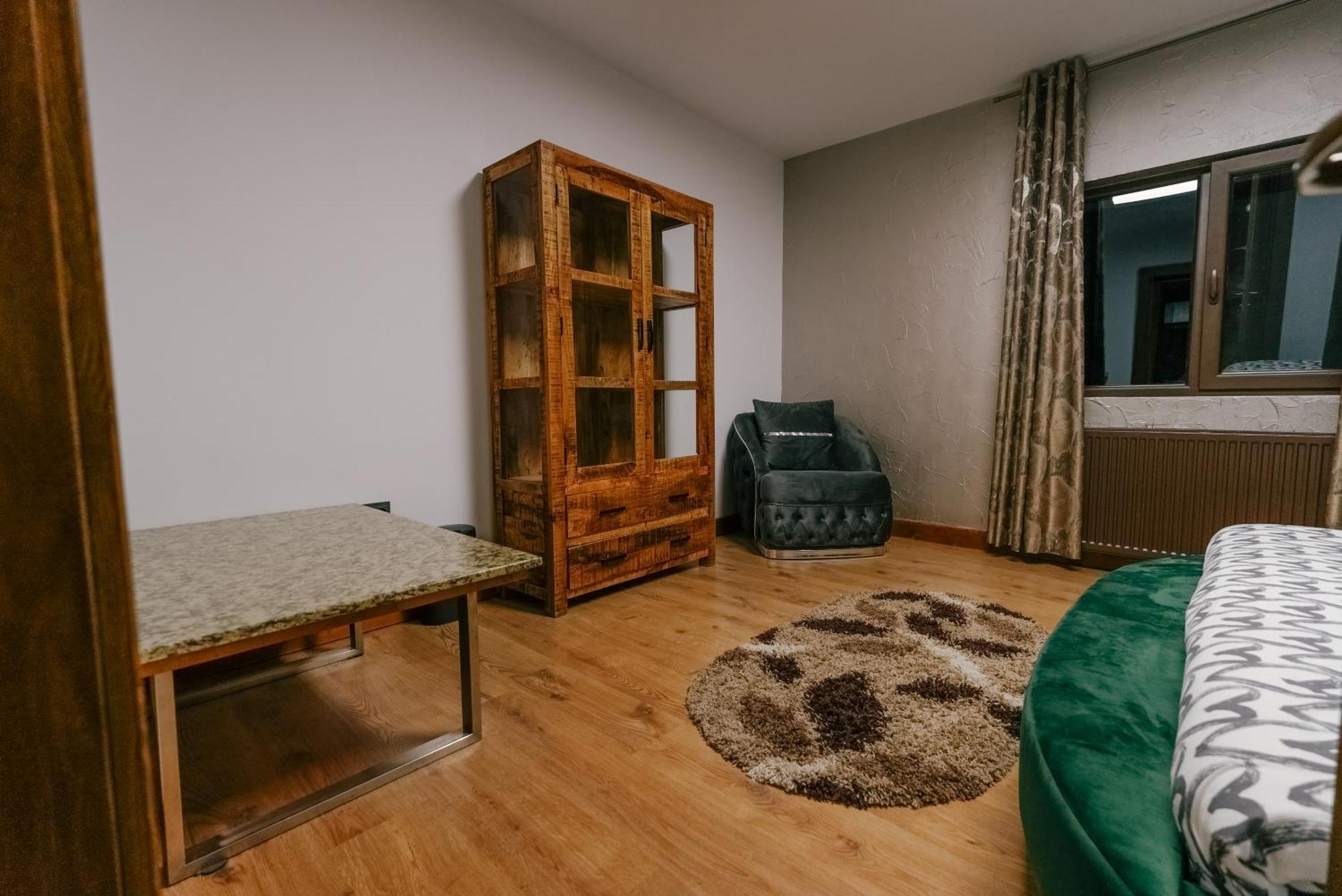 Madison Lake Villa Balotesti Kültér fotó
